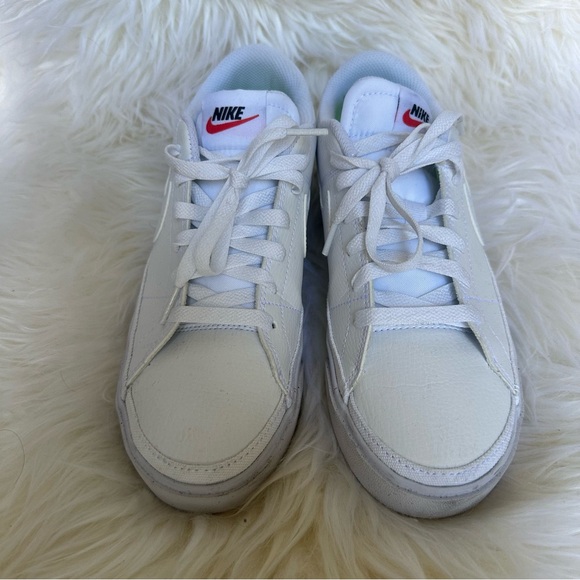 White Leather Nikes 8 - Picture 1 of 4